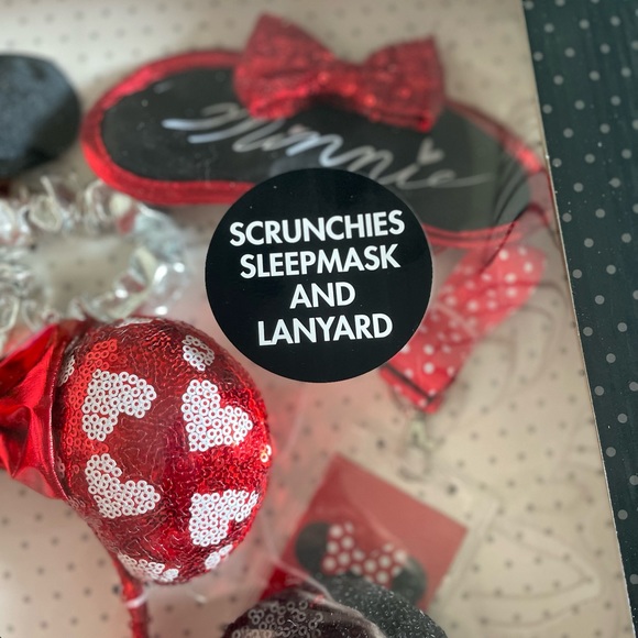 Disney Minnie Mouse Deluxe Accessory Set - Picture 3 of 7